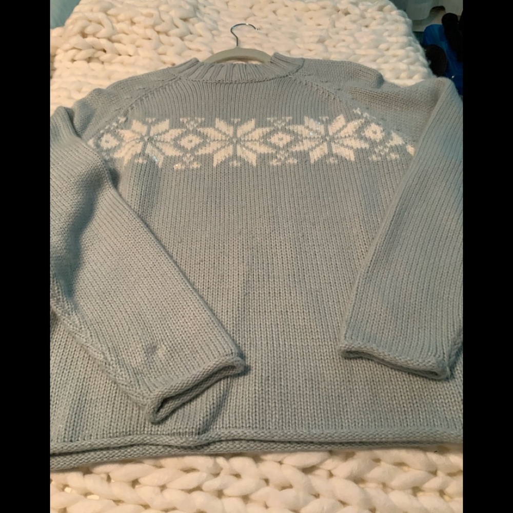 Sweater copped with snowflake worn once